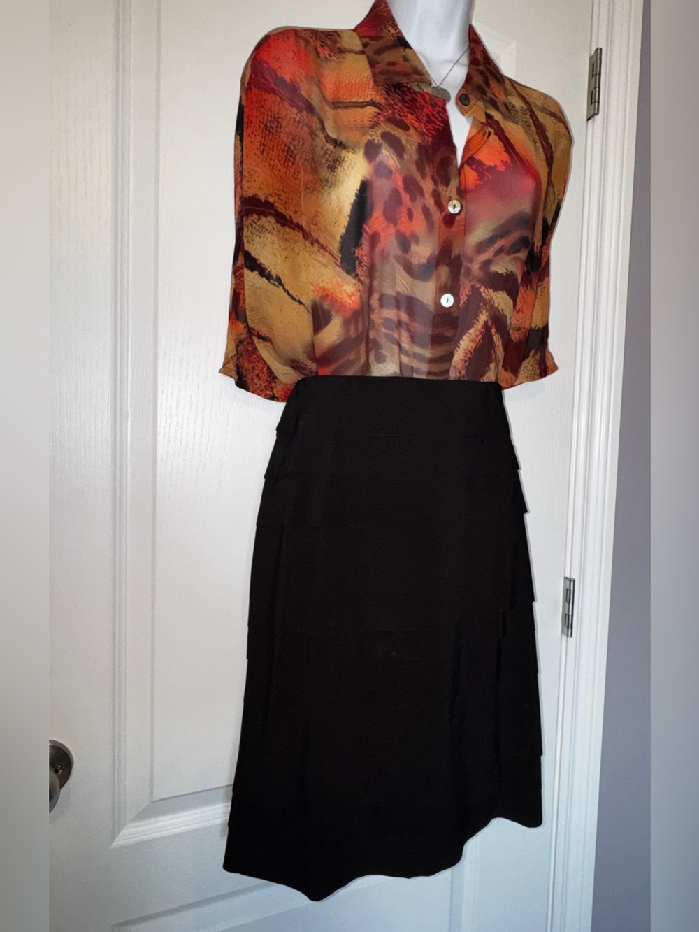 Joseph Ribkoff Black Tiered Lined Skirt Size 8 Made in Canada Elegant